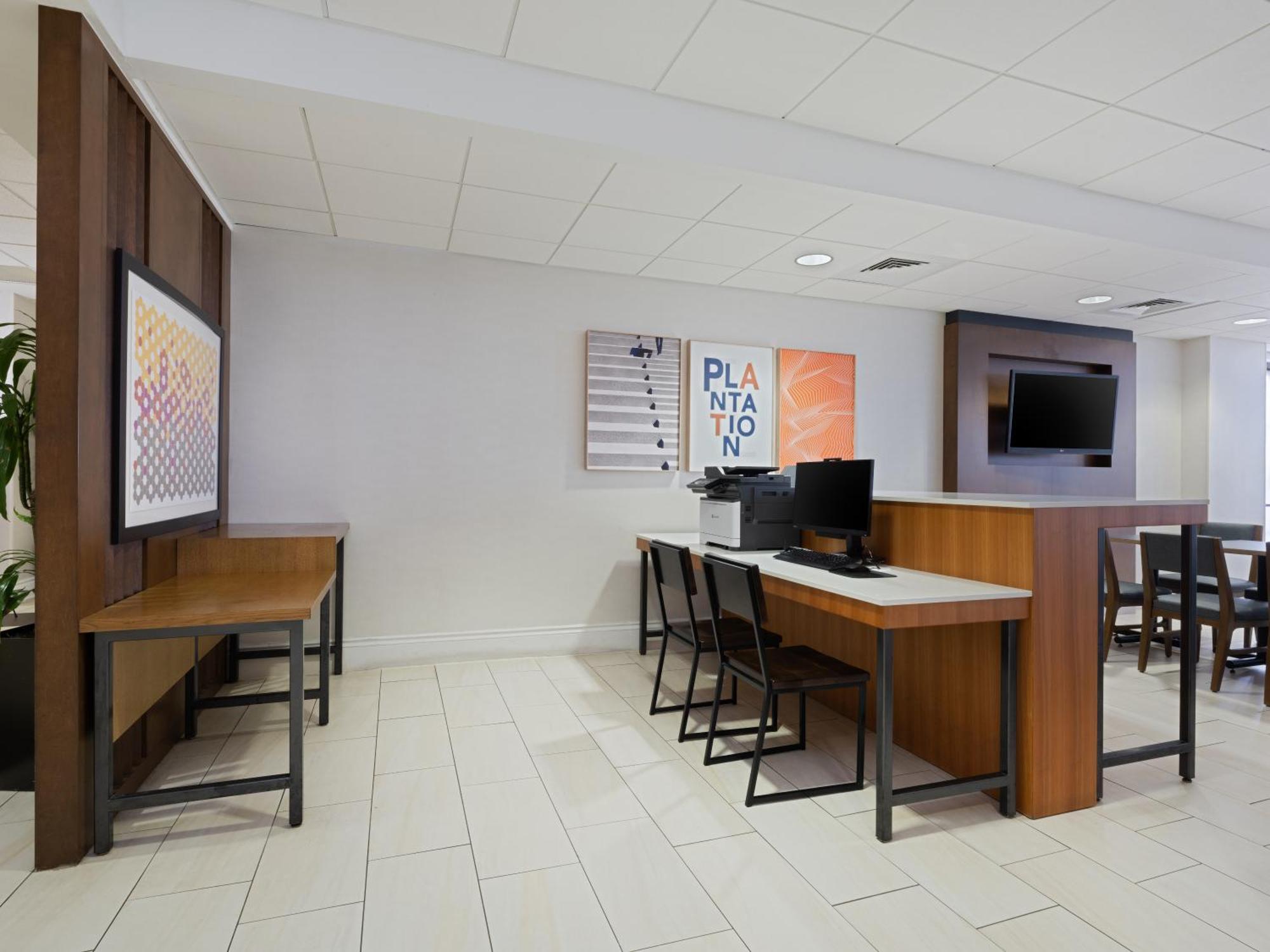 Holiday Inn Express Hotel & Suites Ft. Lauderdale-Plantation By Ihg Exterior foto